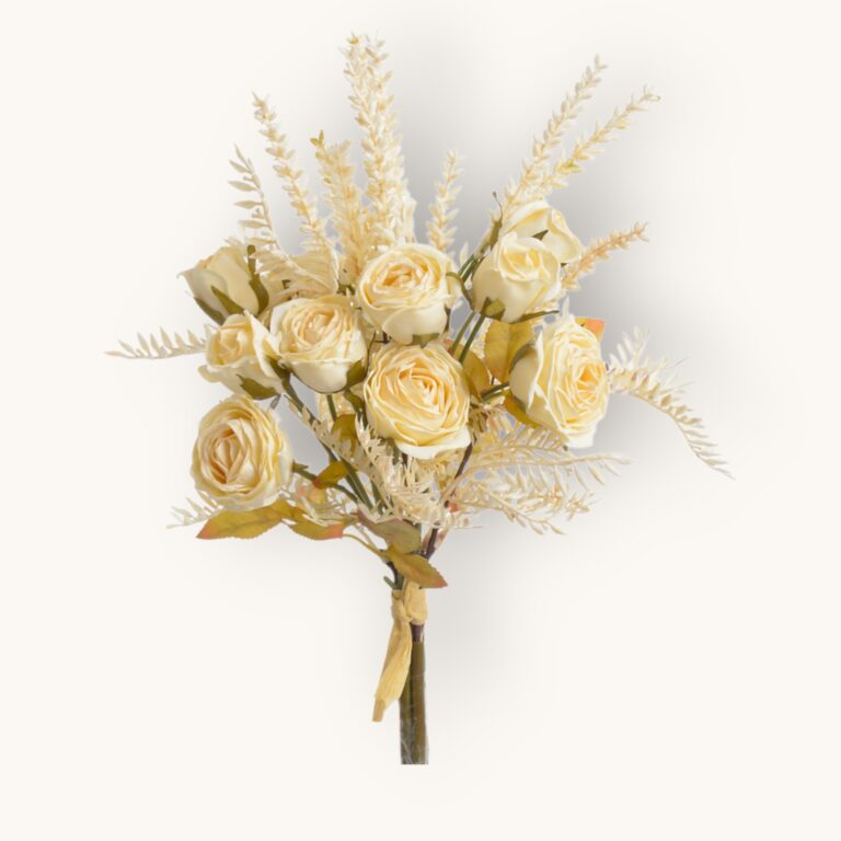 Bukiecik róż z wrzosem